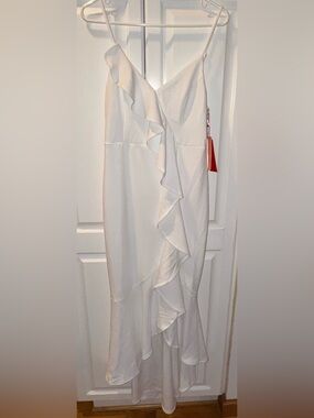 NWT Vow’D White Long Ruffled Gown Size 8